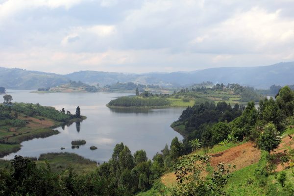 1440px-Lake_Bunyonyi_(8146148093) 1440px-Lake_Bunyonyi_(8146148093)